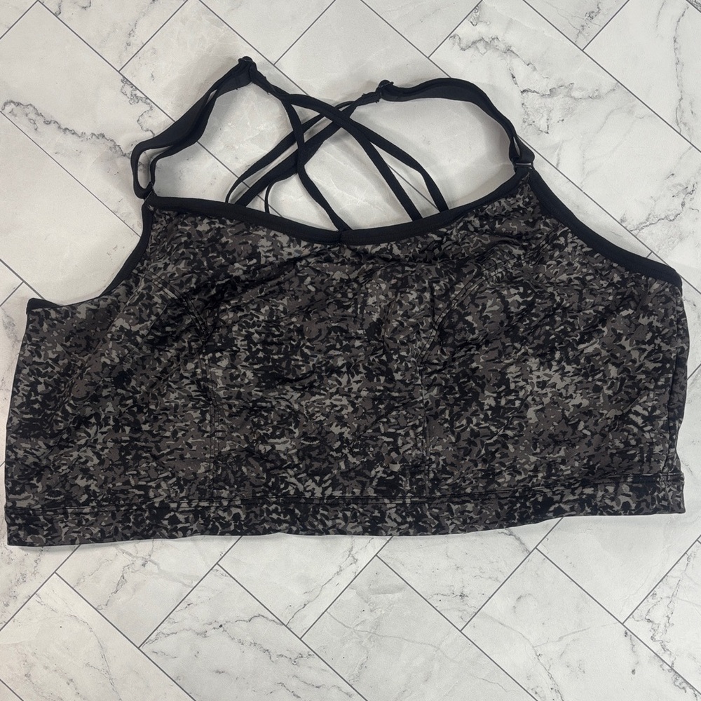 NWOT Livi Active Lane Bryant Womans Sports Bra Camo Low Impact NO WIRE 22/24